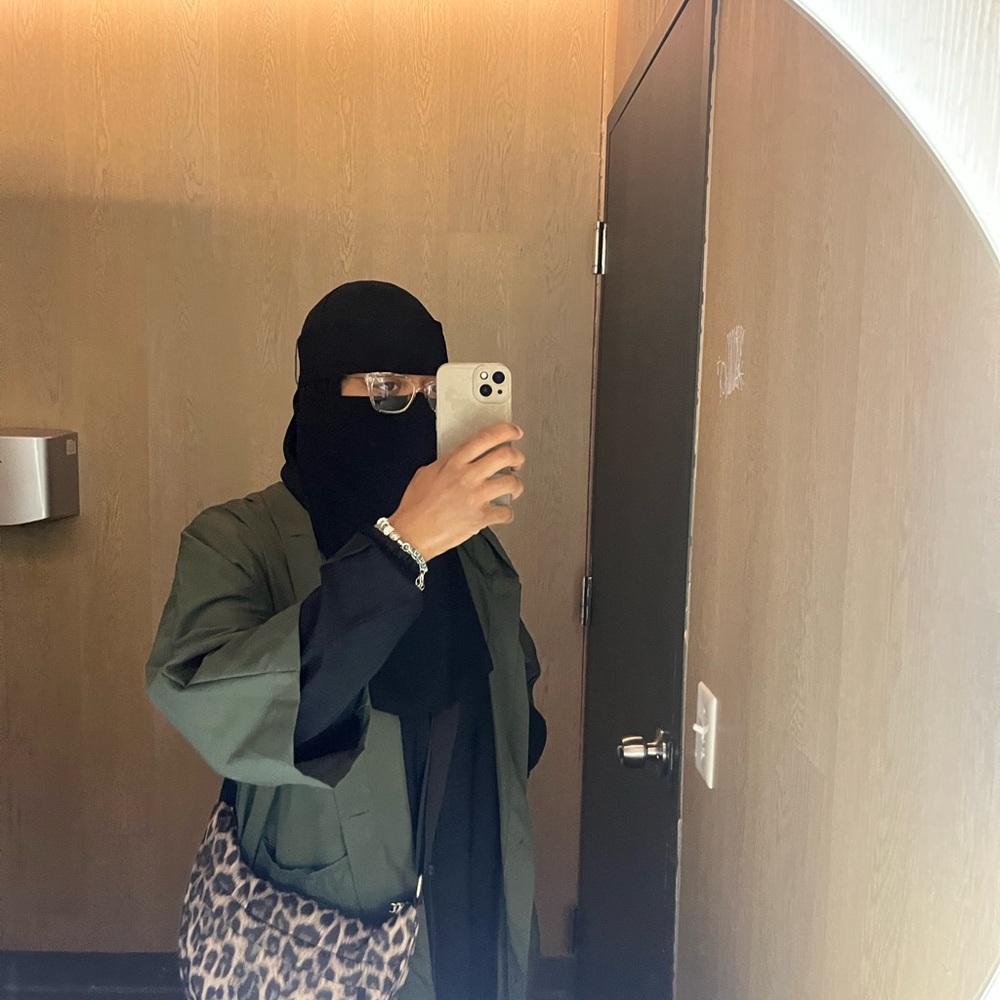 Meet your Posher, Naje'e
